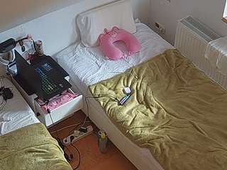 voyeurcam-julmodels-bed-7