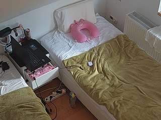 voyeurcam-julmodels-bed-7