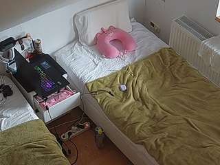 voyeurcam-julmodels-bed-7
