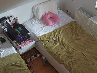 voyeurcam-julmodels-bed-7