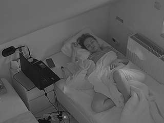 voyeurcam-julmodels-bed-7