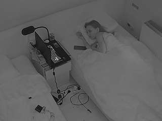voyeurcam-julmodels-bed-7