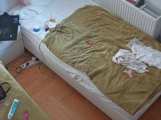 voyeurcam-julmodels-bed-7