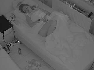 voyeurcam-julmodels-bed-7 Webcam Model Profile