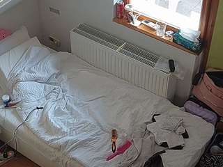 voyeurcam-julmodels-bed-7
