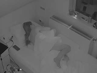 voyeurcam-julmodels-bed-7