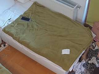 voyeurcam-julmodels-bed-7