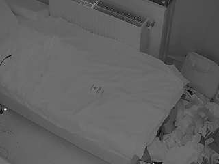 voyeurcam-julmodels-bed-7