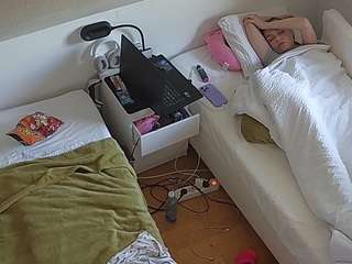 voyeurcam-julmodels-bed-7