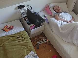 voyeurcam-julmodels-bed-7
