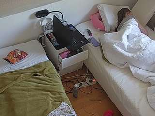voyeurcam-julmodels-bed-7