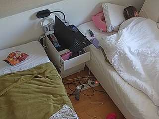 voyeurcam-julmodels-bed-7