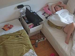 voyeurcam-julmodels-bed-7