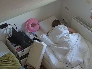 voyeurcam-julmodels-bed-7