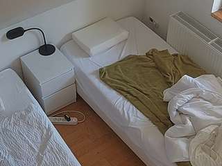 voyeurcam-julmodels-bed-7