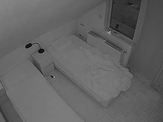 voyeurcam-julmodels-bed-7
