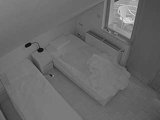 voyeurcam-julmodels-bed-7