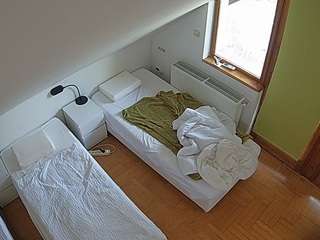 voyeurcam-julmodels-bed-7