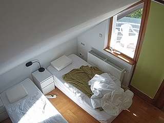voyeurcam-julmodels-bed-7