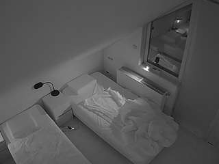 voyeurcam-julmodels-bed-7