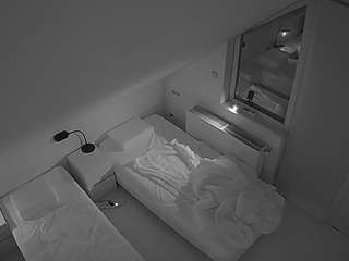 voyeurcam-julmodels-bed-7