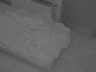 voyeurcam-julmodels-bed-7
