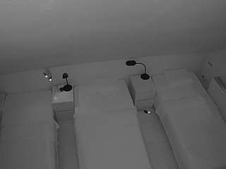 voyeurcam-julmodels-bed-7