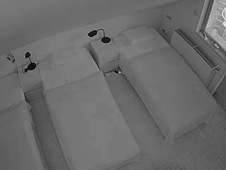 voyeurcam-julmodels-bed-7