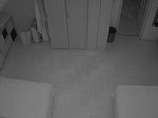 voyeurcam-julmodels-bed-7
