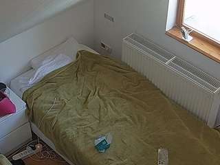 voyeurcam-julmodels-bed-7