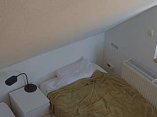 voyeurcam-julmodels-bed-7