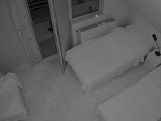 voyeurcam-julmodels-bed-7