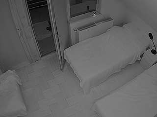 voyeurcam-julmodels-bed-7