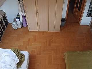 voyeurcam-julmodels-bed-7