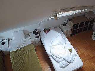 voyeurcam-julmodels-bed-7