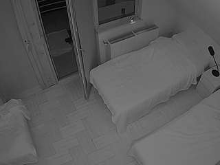 voyeurcam-julmodels-bed-7