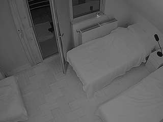 voyeurcam-julmodels-bed-7