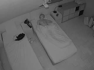 voyeurcam-julmodels-bed-7