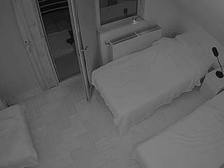 voyeurcam-julmodels-bed-7