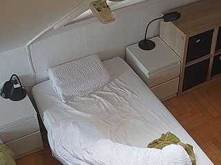 voyeurcam-julmodels-bed-7