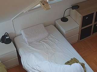 voyeurcam-julmodels-bed-7