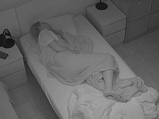 voyeurcam-julmodels-bed-7