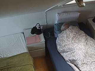 voyeurcam-julmodels-bed-7