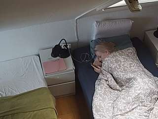 voyeurcam-julmodels-bed-7