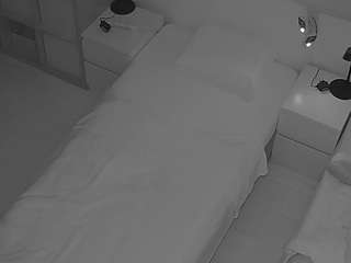 voyeurcam-julmodels-bed-7 camsoda