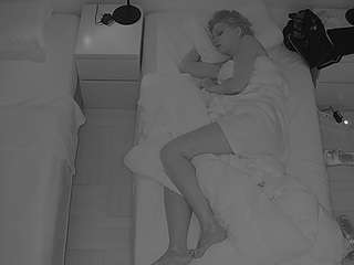 voyeurcam-julmodels-bed-7 camsoda
