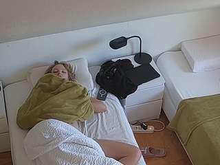 voyeurcam-julmodels-bed-7 camsoda