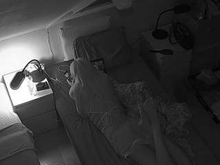 voyeurcam-julmodels-bed-7 camsoda