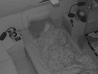 voyeurcam-julmodels-bed-7 camsoda