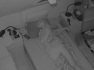 voyeurcam-julmodels-bed-7